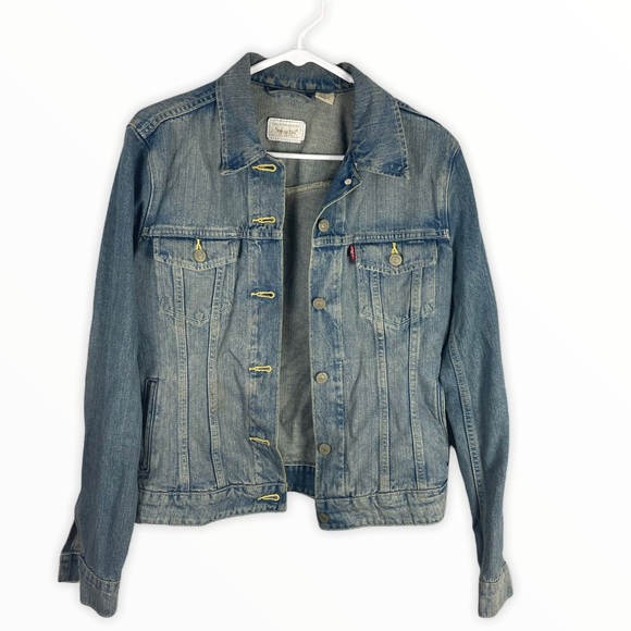 Levi denim jean jacket medium wash button front